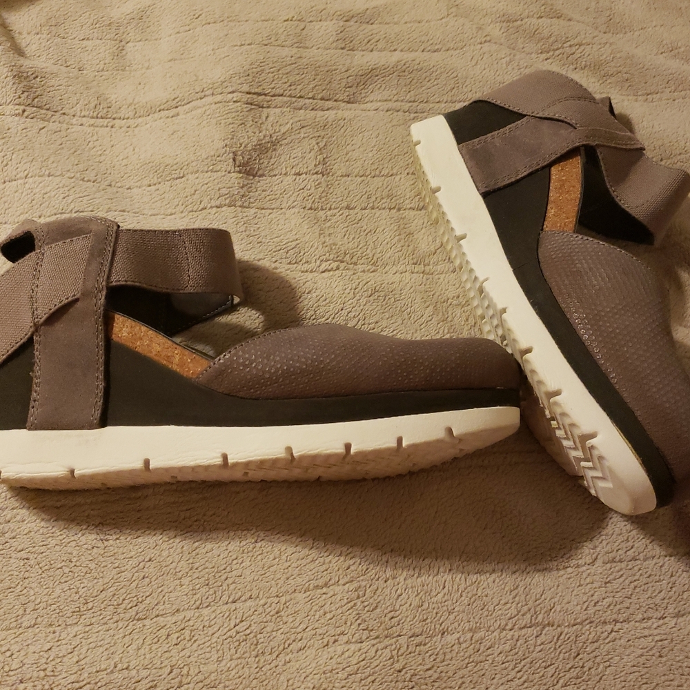OTBT Carry On Wedge size 11